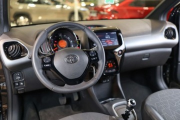 Toyota Aygo II Hatchback 3d Facelifting 1.0 VVT-i 72KM 2021 Toyota Aygo 1.0 VVT-i Black Edition X-shift Benzyna 72KM, zdjęcie 20