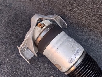 AUDI Q7 TOUAREG CAYENNE TLUMIČ PNEUMATICKÝ PŘEDNÍ LEVÝ 7L8616039D ORIG.
