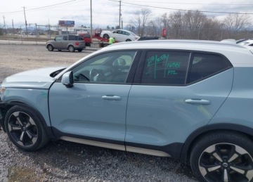 Volvo XC40 2019 Volvo XC 40 2019r., T5 Momentum, 2L, od ubezpieczalni 2.0 Benzyna 251KM, zdjęcie 7