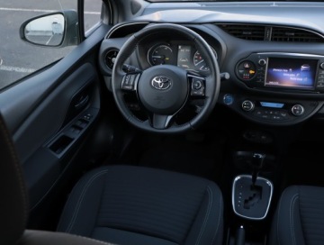 Toyota Yaris III Hatchback 5d Facelifting 2017 1.5 Hybrid 100KM 2018 Toyota Yaris 1.5 Hybrid, Salon Polska, Serwis ASO, zdjęcie 6