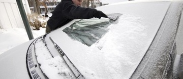 АВТОМОБИЛЬНЫЙ СКРЕБОК ДЛЯ ЛЬДА И МОРОЗЯ С ПЛАСТИКОВОЙ РУЧКОЙ. 24X11,5X3 СМ