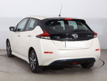 Nissan Leaf II Hatchback Elektryczny 40kWh 150KM 2021 Nissan Leaf 40 kWh, SoH 50%, Salon Polska, zdjęcie 3