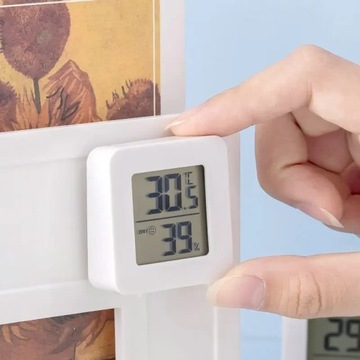 New Indoor Mini LCD Digital Thermometer Hygrometer Indoor Electronic 1szt