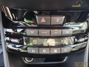 Peugeot 2008 I SUV Facelifting 1.2 PureTech 110KM 2016 Peugeot 2008 1,2 benz automat navi klimatronik pdc alu zarejestrowany 1.2, zdjęcie 12