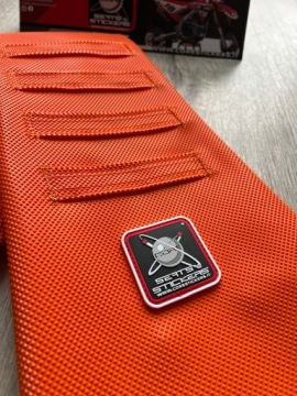 Чехол для сиденья KTM SX SX-F 23-26 BIG PYRAMID как BLACKBIRD CUBAMOTO