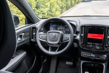 Volvo XC40 Crossover Facelifting 2.0 B3 163KM 2026 Volvo XC 40 Plus Dark B3 Mild Hybrid Benzyna, zdjęcie 12