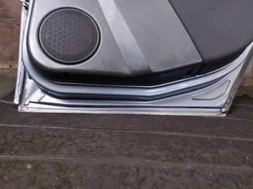 DVEŘE KOMPLETNÍ PRAVÝ ZADNÍ VECTRA C KOMBI Z155