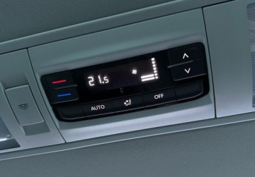 Volkswagen Caravelle T6 2022 Volkswagen Caravelle Comfortline L2 4Motion, ACC, Kamera cofania, Hak, LED, zdjęcie 33