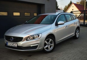 Volvo V60 I Kombi Facelifting 2.0 D2 DRIVE-E 120KM 2018 Volvo V60 Volvo V60 D2 Drive-E Momentum 2.0 Diesel 120KM