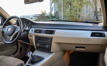 BMW Seria 3 E90-91-92-93 Limuzyna E90 320i 170KM 2008 BMW Seria 3 2,0 (170KM) Lift Skory Bezwypadkowy 2.0 Benzyna 170KM, zdjęcie 10