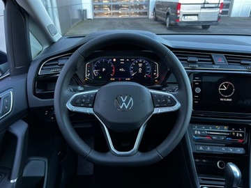 Volkswagen Touran III 1.5 TSI EVO 150KM 2025 Volkswagen Touran Highline 1.5 TSI 150 KM 7 miejsc, zdjęcie 8
