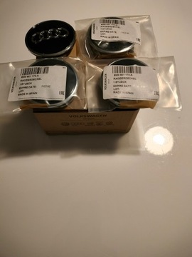 AUDI DEKIELEK A3 A4 8W0601170A CZARNY POŁYSK
