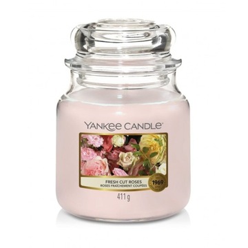 Yankee Candle FRESH CUT ROSES Świeca Średnia
