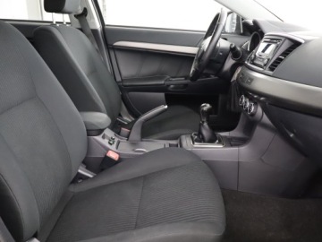 Mitsubishi Lancer IX Sportback Facelifting 1.6 MIVEC 117KM 2015 Mitsubishi Lancer 1.6 MIVEC, Salon Polska, Klima, zdjęcie 8