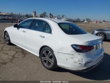 Mercedes Klasa E W213 2022 Mercedes-Benz Klasa E 2022r., 2.0L 2.0 Benzyna 255KM, zdjęcie 2