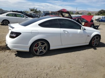 Mercedes Klasa C W205 2013 Mercedes-Benz Klasa C 63 AMG 2013 6.2l 6.2 Benzyna 451KM, zdjęcie 3