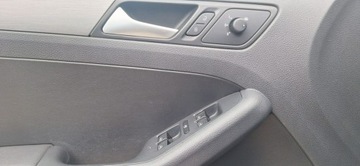 Volkswagen Jetta VI Sedan 2.0 TDI CR DPF 140KM 2013 Volkswagen Jetta automat mały przebieg, zdjęcie 18