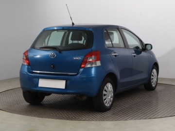 Toyota Yaris II Hatchback 5d 1.0 VVT-i 69KM 2010 Toyota Yaris 1.0 VVT-i, Klima, Klimatronic, zdjęcie 4