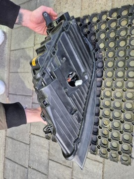 PRAVÝ BI XENON VOLVO V40 II TORZNÍ EU