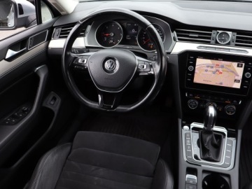Volkswagen Passat B8 Variant 2.0 TDI BlueMotion SCR 190KM 2017 VW Passat 2.0 TDI, Salon Polska, Serwis ASO, zdjęcie 6