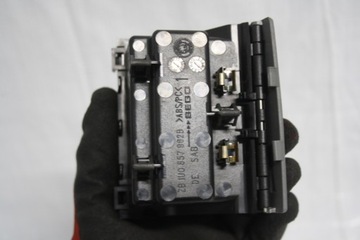 Skoda Octavia I подстаканник 1U0857962B