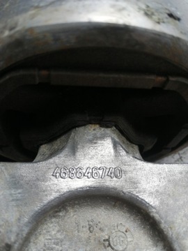 4316 OPEL CORSA D UCHYCENÍ ULOŽENÍ MOTORU 468646740