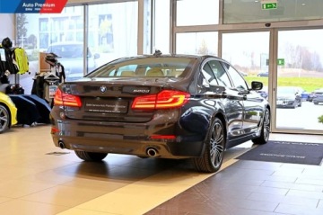 BMW Seria 5 G30-G31 Limuzyna 520d 190KM 2017 BMW Seria 5 520dLED Fog LightsActive GuardPark Distance ControlDywaniki, zdjęcie 17