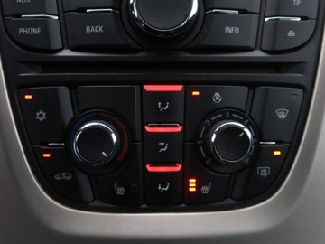 Opel Astra J Sports Tourer 1.4 Turbo ECOTEC 140KM 2011 Opel Astra 1.4 T, Klima, Tempomat, Parktronic, zdjęcie 12