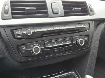 BMW Seria 3 F30-F31-F34 Touring 2.0 318d 143KM 2013 BMW 318 Bezwypadkowy, zdjęcie 18