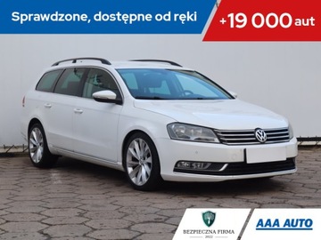 Volkswagen Passat B7 Variant 2.0 TDI CR DPF BlueMotion 140KM 2011 VW Passat 2.0 TDI, DSG, Navi, Klima, Klimatronic