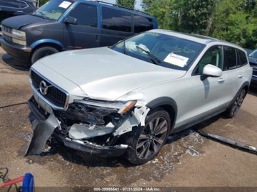 Volvo V60 II  2021 Volvo V60 Cross Country 2021r, Cross Country, 4x4, 2.0L 2.0 Benzyna 250KM, zdjęcie 1