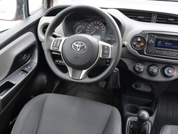 Toyota Yaris III Hatchback 5d Facelifting 2017 1.0 VVT-i 72KM 2019 Toyota Yaris 1.0 VVT-i, Salon Polska, Klima, zdjęcie 6