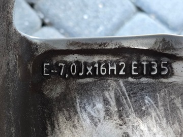 RÁFKY KOLA 16 ET35 AUDI A4 B8 B9 PNEUMATIKY 7 MM 8W0601025A