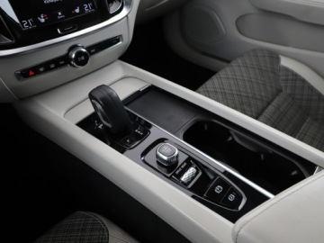 Volvo V60 II  2021 Volvo V60 mHEV automat full LED jasne wnętrze, zdjęcie 31