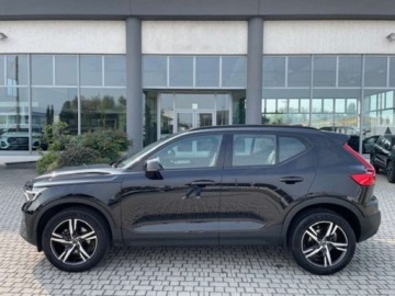 Volvo XC40 Crossover Facelifting 2.0 B3 163KM 2025 VOLVO XC40 B3 Plus Dark Suv 2.0 163KM 2025, zdjęcie 1