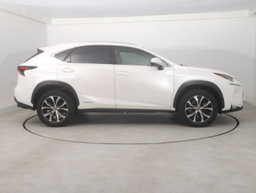 Lexus NX I SUV 300h 197KM 2017 Lexus NX 300h, Salon Polska, Serwis ASO, 4X4, zdjęcie 5