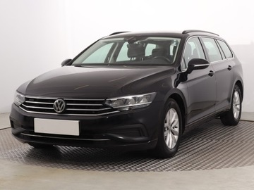 Volkswagen Passat B8 Variant 2.0 TDI BlueMotion SCR 150KM 2019 VW Passat 2.0 TDI, Salon Polska, Navi, Klima, zdjęcie 1