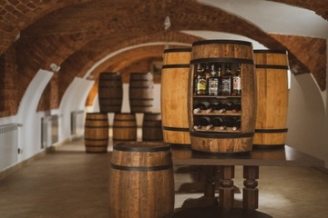 Деревянный светодиодный бар с полкой и шезлонгами для вина