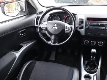 Mitsubishi Outlander II 2.2 MIVEC DID 177KM 2010 Mitsubishi Outlander 2.2 DI-D, 174 KM, Klima, zdjęcie 6
