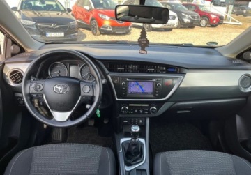 Toyota Auris I Hatchback 3d Facelifting 1.6 Valvematic 132KM 2013 Toyota Auris nawigacja, kamera cofania 1.6 Benzyna 132KM, zdjęcie 17