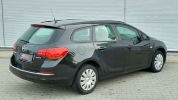 Opel Astra J Sports Tourer Facelifting 1.6 CDTI ecoFLEX 110KM 2015 Opel Astra 1.6D, 110KM, Bezwypadek, zdjęcie 16