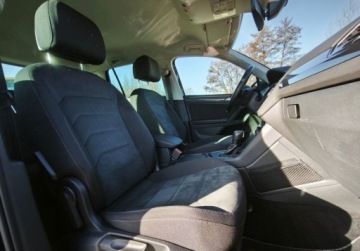 Volkswagen Tiguan II SUV 1.5 TSI EVO 150KM 2020 Volkswagen Tiguan Highline Pakiety, ACC, Podgrzewane fotel, GPS, Kamera c, zdjęcie 17