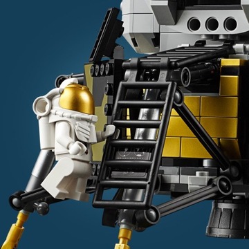 LEGO — CREATOR EXPERT — ЛУННЫЙ ПОСАДИТЕЛЬ НАСА «АПОЛЛОН-11» — 10266