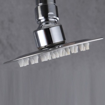 Сменные насадки для душевой лейки распыляют воду.