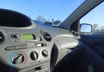 Toyota Yaris I 1.0 i 16V 68KM 2001 Toyota Yaris Toyota Yaris Benzyna 68KM, zdjęcie 10