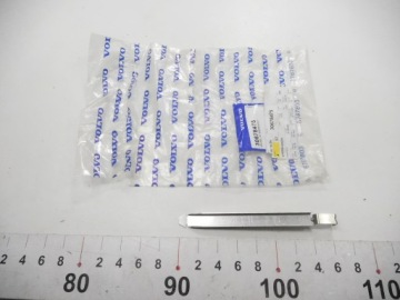 Крепление лампы передней фары гусеницы Volvo C30 C70 OE 30678475