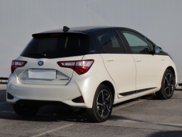 Toyota Yaris III Hatchback 5d Facelifting 2017 1.5 Hybrid 100KM 2018 Toyota Yaris 1.5 Hybrid, Salon Polska, Serwis ASO, zdjęcie 4