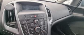 Opel Astra J Sports Tourer Facelifting 1.4 Turbo ECOTEC 120KM 2015 Opel Astra 2015r. 1.4 Benzyna. Uszkodzony prawy bok. Jezdzi. 1.4 Benzyna, zdjęcie 7