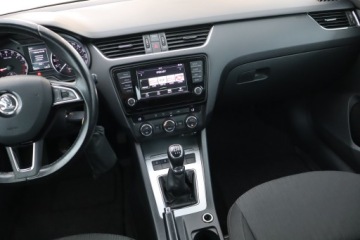 Skoda Octavia III Kombi 2.0 TDI 150KM 2016 Skoda Octavia 2.0 TDI, Salon Polska, Xenon, zdjęcie 7