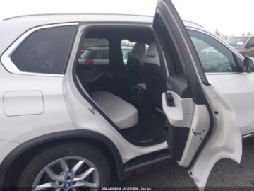 BMW X5 G05 2023 BMW X5 Phev xDrive45e 2023 3.0 Hybryda 282KM, zdjęcie 12